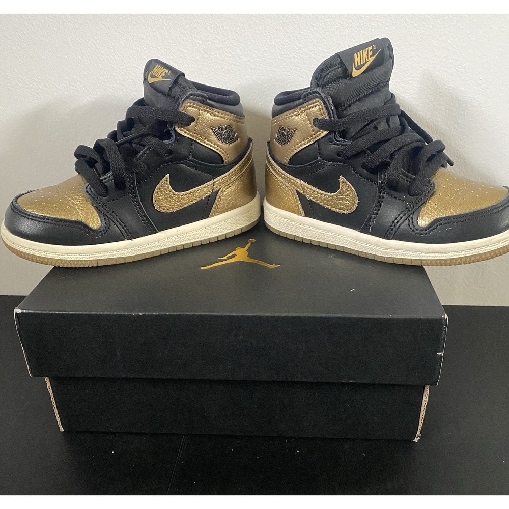 Jordan Air Jordan 1 High Top children Black Gold Leather Lace Up. Size 7.5